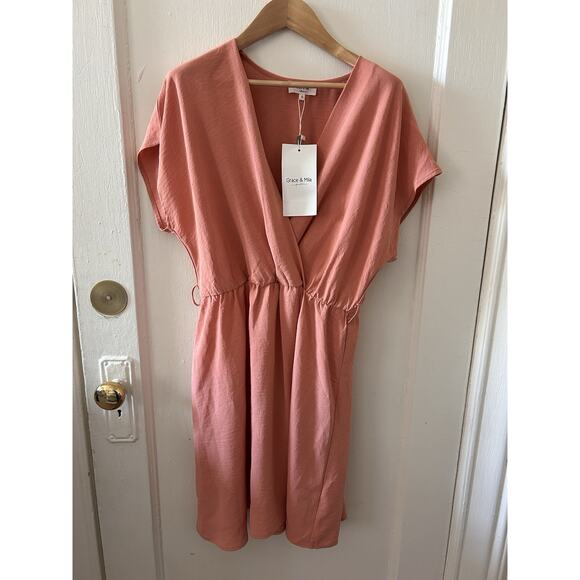 Grace & Mila Dresses & Skirts - Grace & Mila Coral V Neck Flowy Dress | S